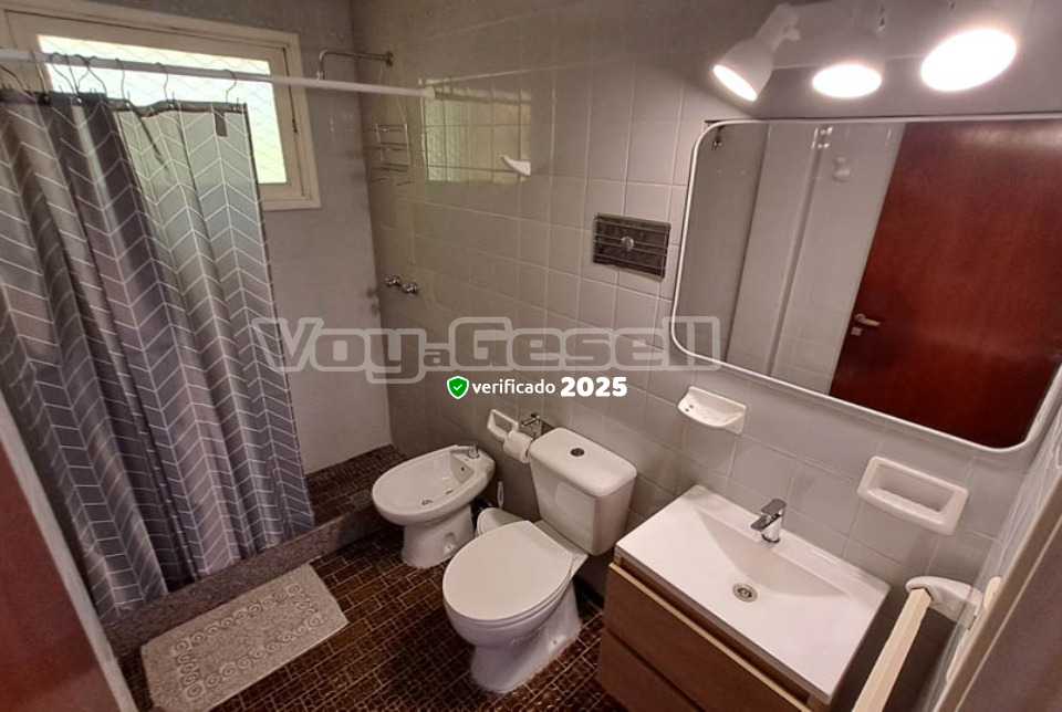 Alquilo Departamento Romeo I depto 5 en Villa Gesell zona Centro Comercial a 180 mts de la Playa