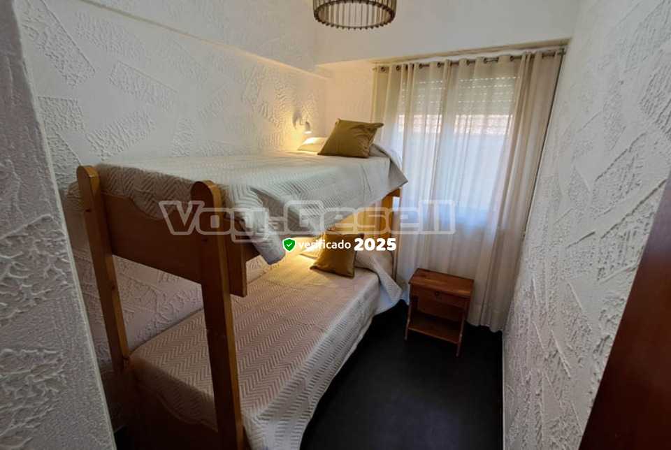 Alquilo Departamento Romeo I depto 5 en Villa Gesell zona Centro Comercial a 180 mts de la Playa