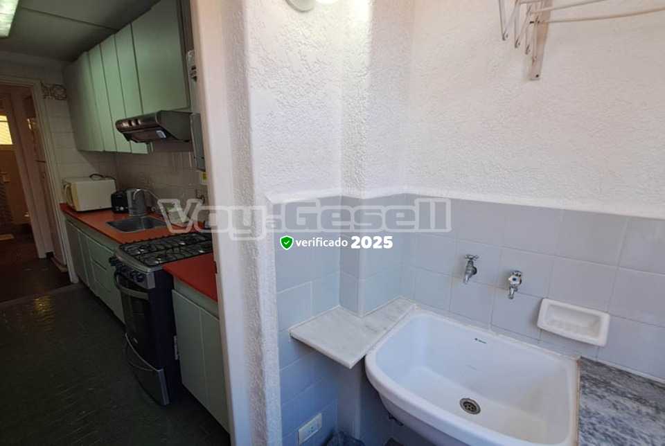 Alquilo Departamento Romeo I depto 5 en Villa Gesell zona Centro Comercial a 180 mts de la Playa