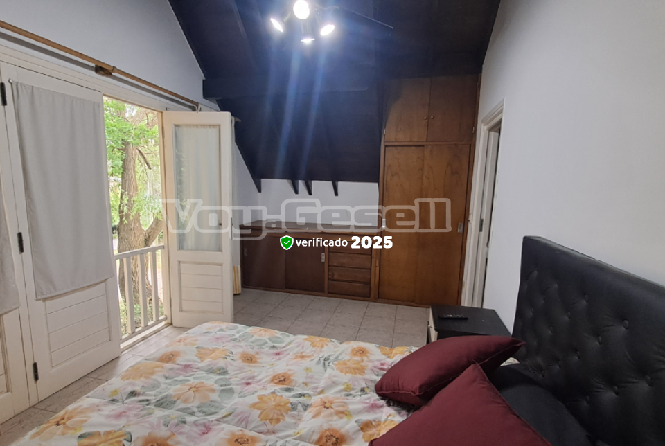 Alquilo Casa Ruka Tatelu en Villa Gesell zona Centro a 600 mts de la Playa