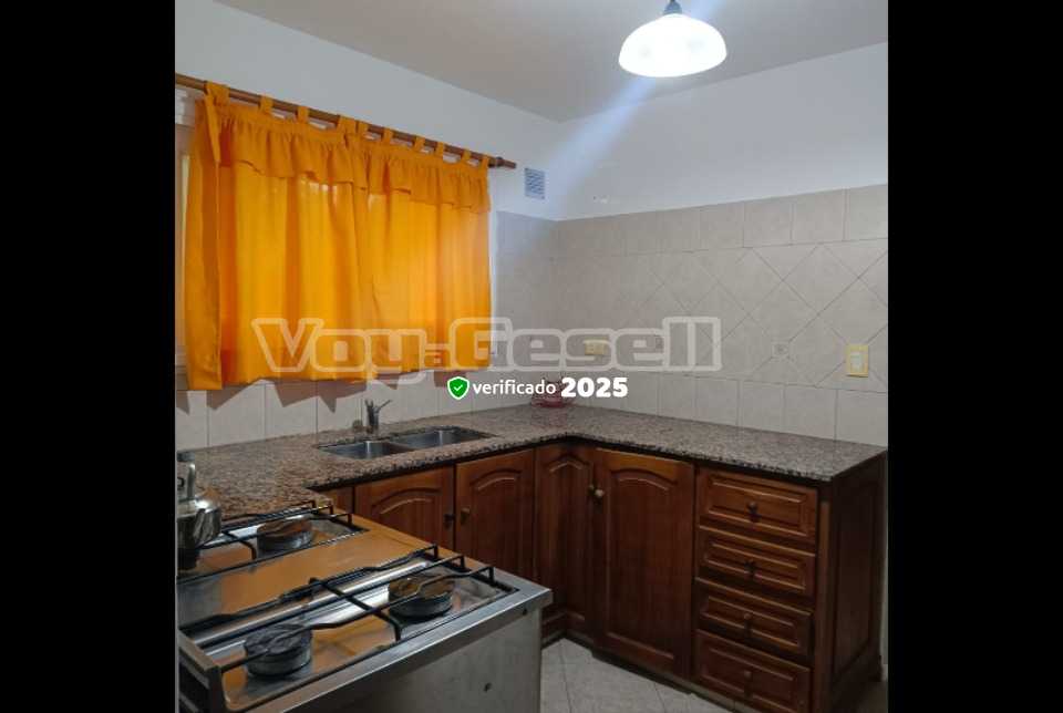 Alquilo Casa Ruka Tatelu en Villa Gesell zona Centro a 600 mts de la Playa