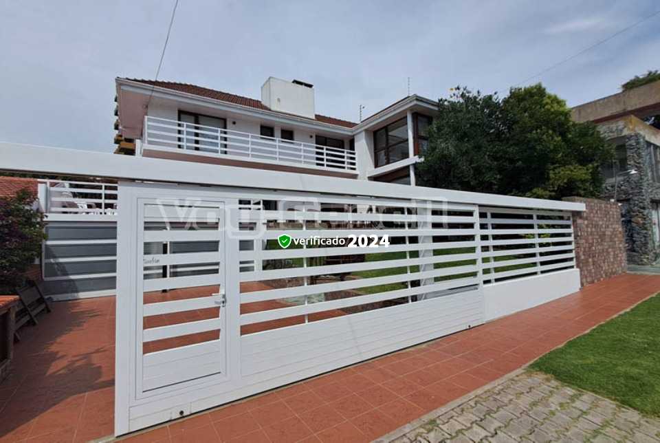 Alquilo Casa Vancri en Villa Gesell zona Centro Comercial a 200 Mts de la Playa 