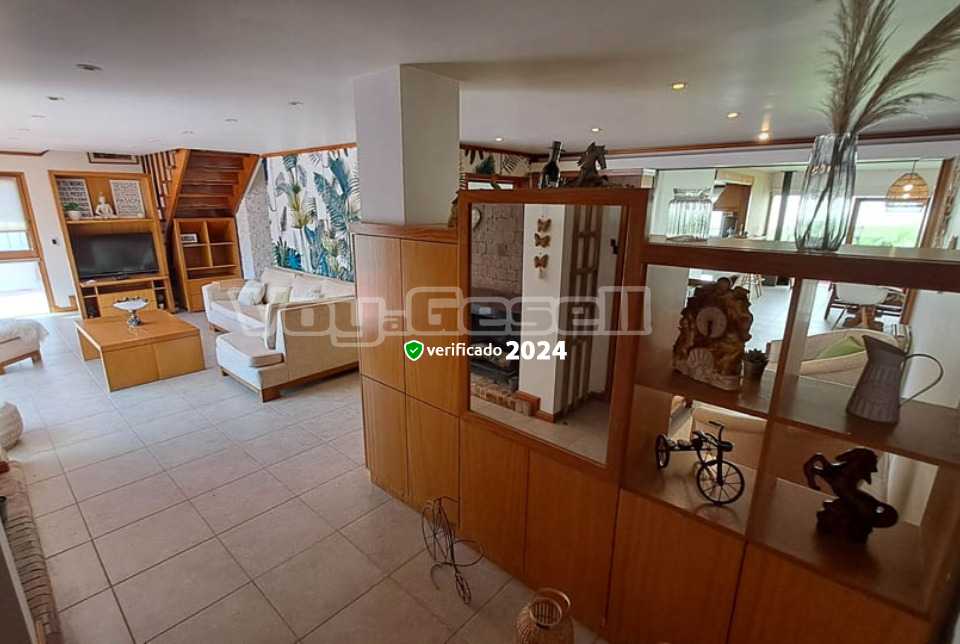 Alquilo Casa Vancri en Villa Gesell zona Centro Comercial a 200 Mts de la Playa 
