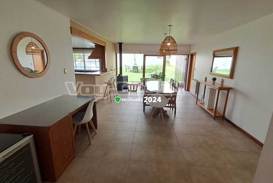 Alquilo Casa Vancri en Villa Gesell zona Centro Comercial a 200 Mts de la Playa