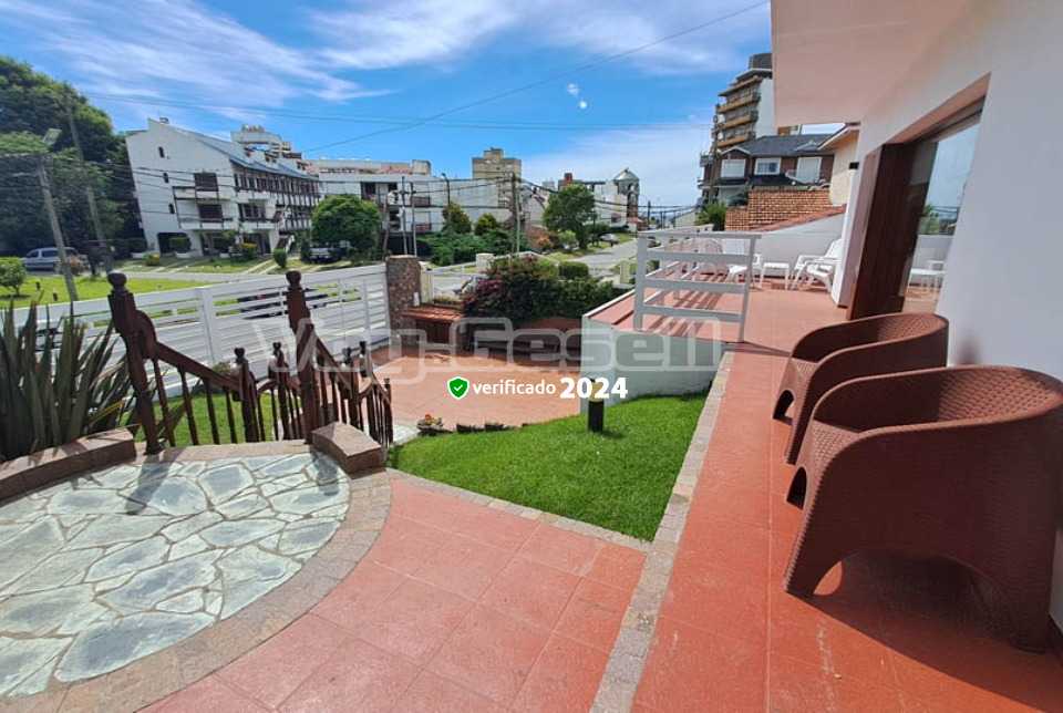 Alquilo Casa Vancri en Villa Gesell zona Centro Comercial a 200 Mts de la Playa 