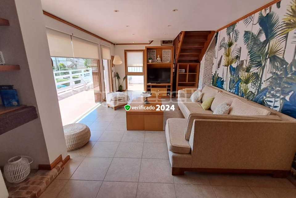 Alquilo Casa Vancri en Villa Gesell zona Centro Comercial a 200 Mts de la Playa 