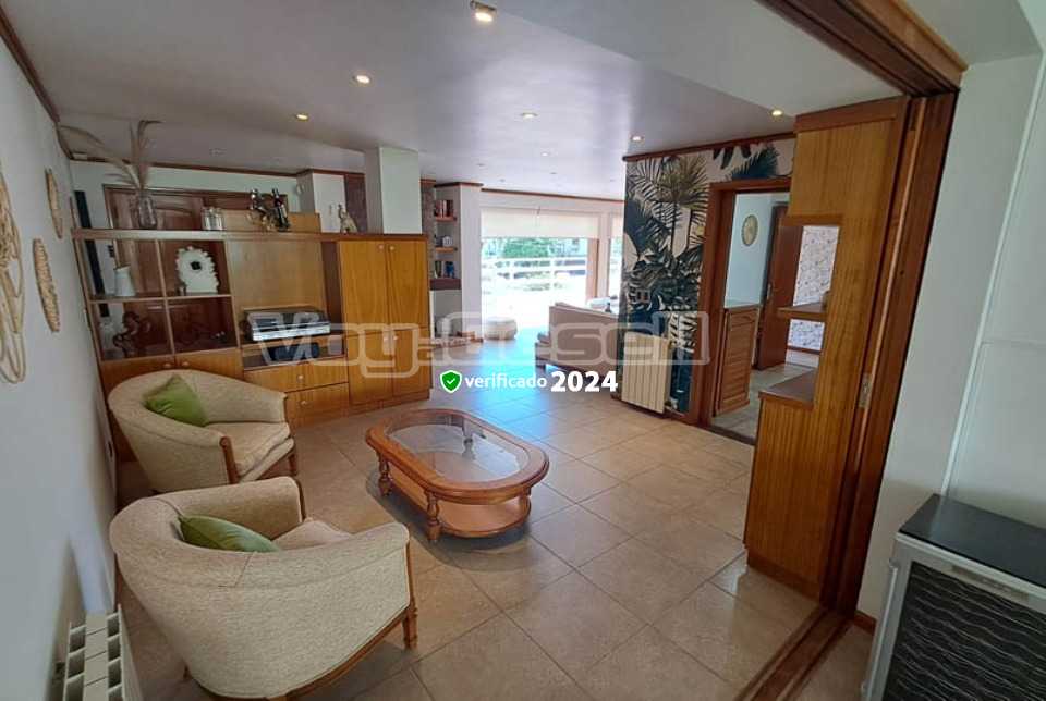 Alquilo Casa Vancri en Villa Gesell zona Centro Comercial a 200 Mts de la Playa