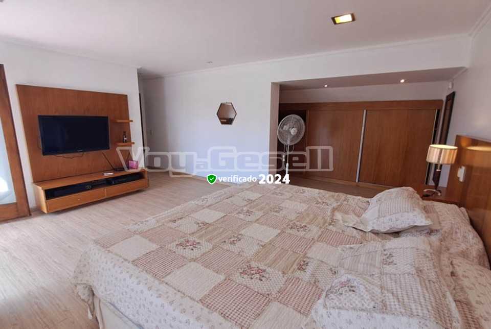 Alquilo Casa Vancri en Villa Gesell zona Centro Comercial a 200 Mts de la Playa