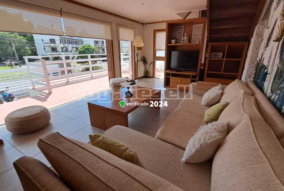 Alquilo Casa Vancri en Villa Gesell zona Centro Comercial a 200 Mts de la Playa