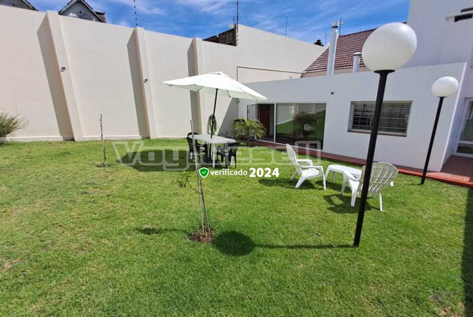 Alquilo Casa Vancri en Villa Gesell zona Centro Comercial a 200 Mts de la Playa