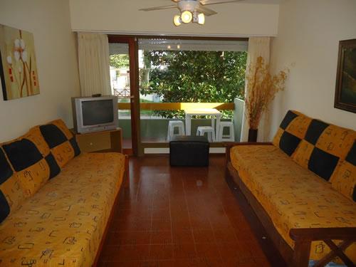 Alquilo Departamento San Carlos 1A  en Villa Gesell zona Centro a 200 Mts de la Playa 