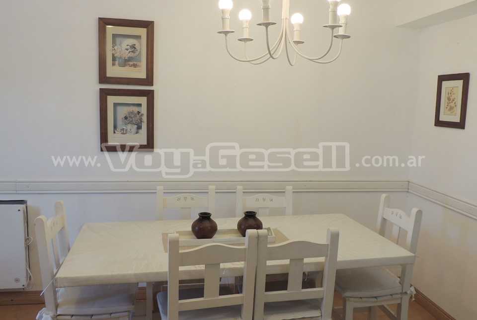 Alquilo Duplex San Jorge 8 en Villa Gesell zona Centro a 200 mts de la Playa 