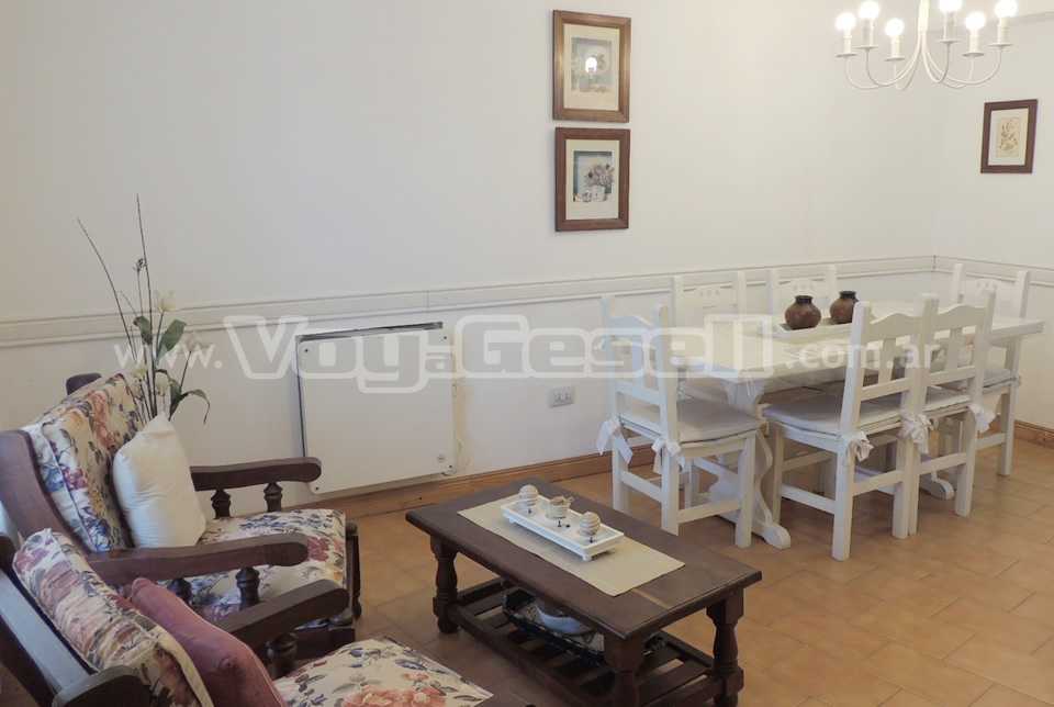 Alquilo Duplex San Jorge 8 en Villa Gesell zona Centro a 200 mts de la Playa 