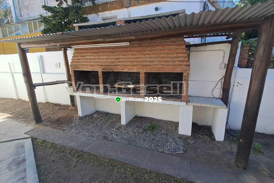 Alquilo Departamento San Luis 24 en Villa Gesell zona Centro a 550 Mts de la Playa