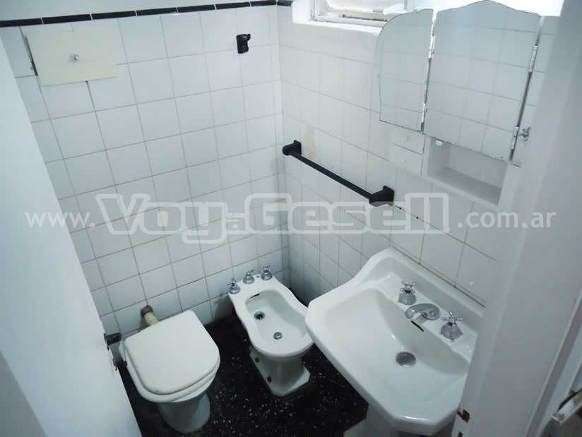 Alquilo Departamento San Luis 7 en Villa Gesell zona Centro Comercial a 550 Mts de la Playa