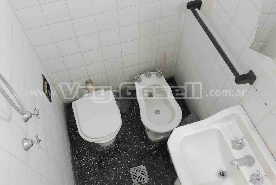 Alquilo Departamento San Luis 7 en Villa Gesell zona Centro Comercial a 550 Mts de la Playa