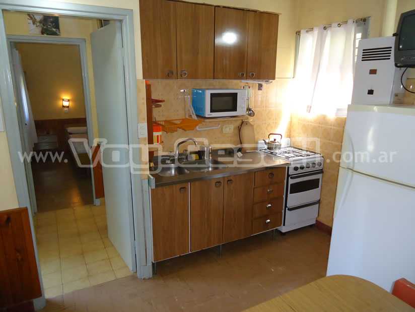 Alquilo Casa Santa Rosa en Villa Gesell zona Centro a 900 Mts de la Playa Dpto 3 ambientes - Cocina