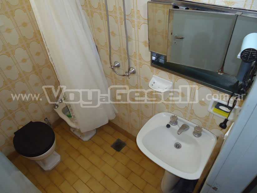 Alquilo Casa Santa Rosa en Villa Gesell zona Centro a 900 Mts de la Playa Dpto 3 ambientes - BaÃ±o