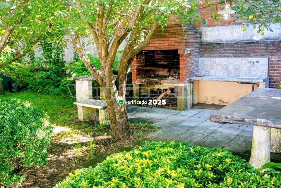 Alquilo Casa Santa Rosa en Villa Gesell zona Centro a 900 Mts de la Playa