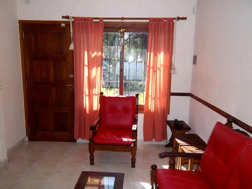 Alquilo Casa Saymon 3 en Villa Gesell zona Centro Comercial a 500 Mts de la Playa 