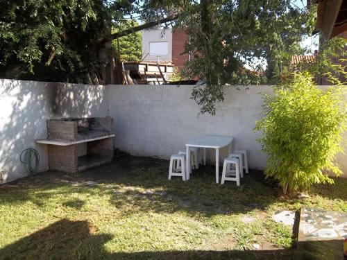 Alquilo Casa Saymon 3 en Villa Gesell zona Centro Comercial a 500 Mts de la Playa