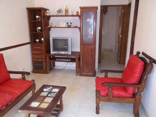 Alquilo Casa Saymon 3 en Villa Gesell zona Centro Comercial a 500 Mts de la Playa