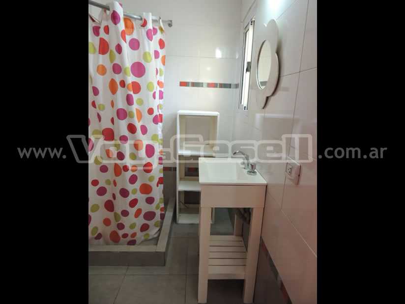 Alquilo Casa Selu 3 en Villa Gesell zona Centro a 700 mts de la Playa 