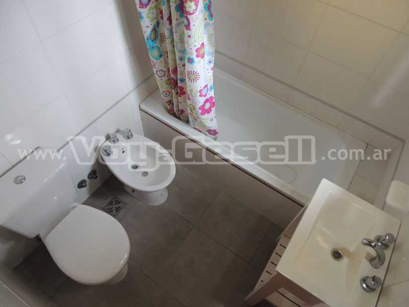 Alquilo Casa Selu 3 en Villa Gesell zona Centro a 700 mts de la Playa