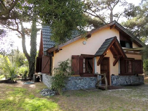 Alquilo Cabaña Sol del Bosque 6 en Villa Gesell zona Sur a 200 mts de la Playa