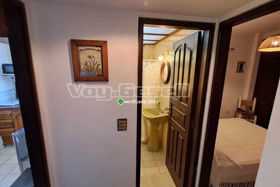 Alquilo Departamento Taxco 10D en Villa Gesell zona Centro  Pasillo