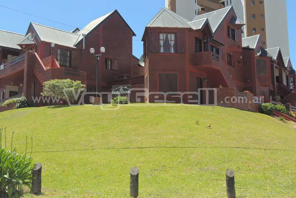 Alquilo Duplex Tejas Negras 13 en Villa Gesell zona Sur a 100 mts de la Playa