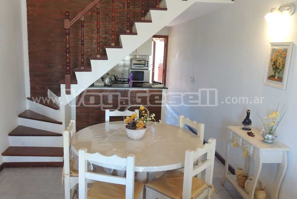Alquilo Duplex Tejas Negras 13 en Villa Gesell zona Sur a 100 mts de la Playa 