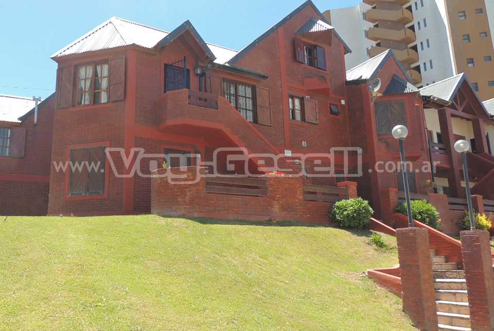 Tejas Negras 13: Duplex en Villa Gesell zona Sur