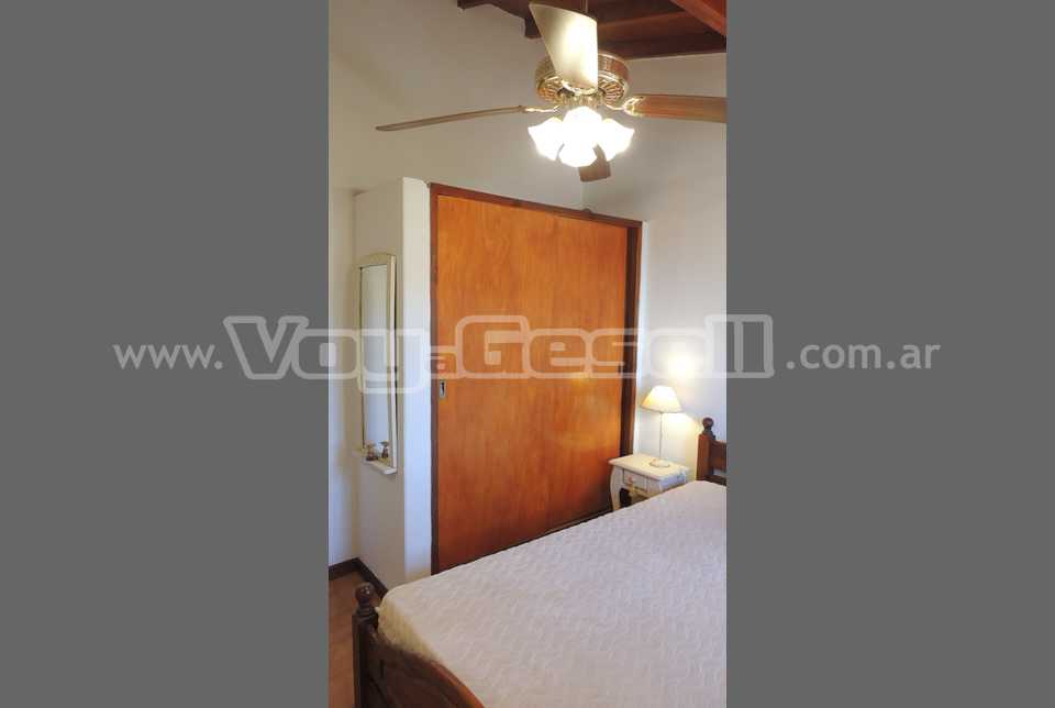 Alquilo Duplex Tejas Negras 13 en Villa Gesell zona Sur a 100 mts de la Playa