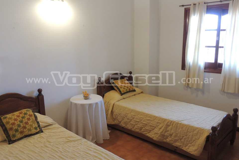 Alquilo Duplex Tejas Negras 13 en Villa Gesell zona Sur a 100 mts de la Playa