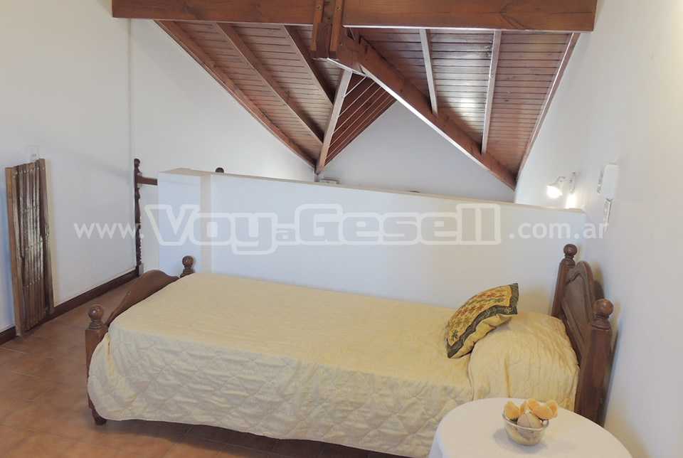 Alquilo Duplex Tejas Negras 13 en Villa Gesell zona Sur a 100 mts de la Playa