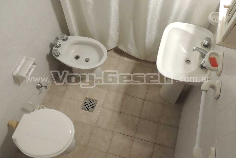 Alquilo Duplex Tejas Negras 13 en Villa Gesell zona Sur a 100 mts de la Playa 