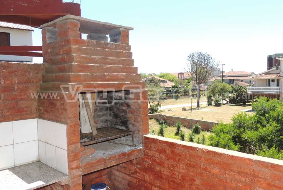 Alquilo Duplex Tejas Negras 13 en Villa Gesell zona Sur a 100 mts de la Playa