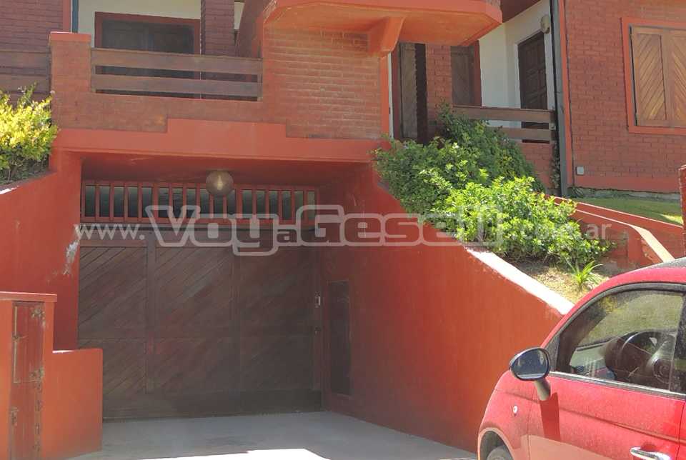 Alquilo Duplex Tejas Negras 13 en Villa Gesell zona Sur a 100 mts de la Playa