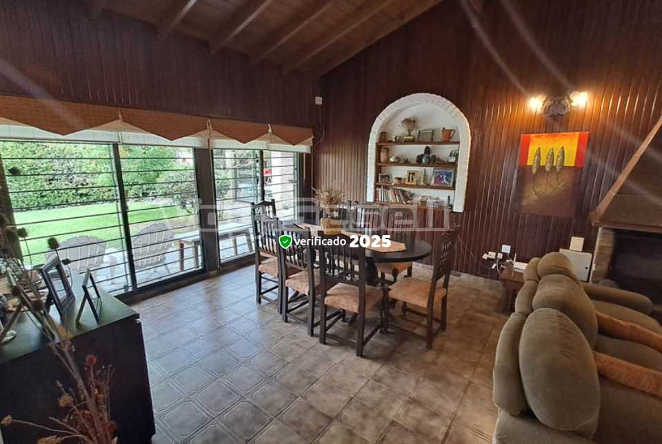 Alquilo Casa Tejas Verdes en Villa Gesell zona Centro a 600 Mts de la Playa 