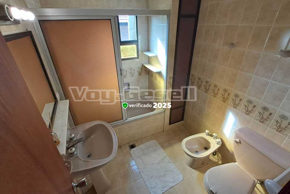 Alquilo Casa Tejas Verdes en Villa Gesell zona Centro a 600 Mts de la Playa