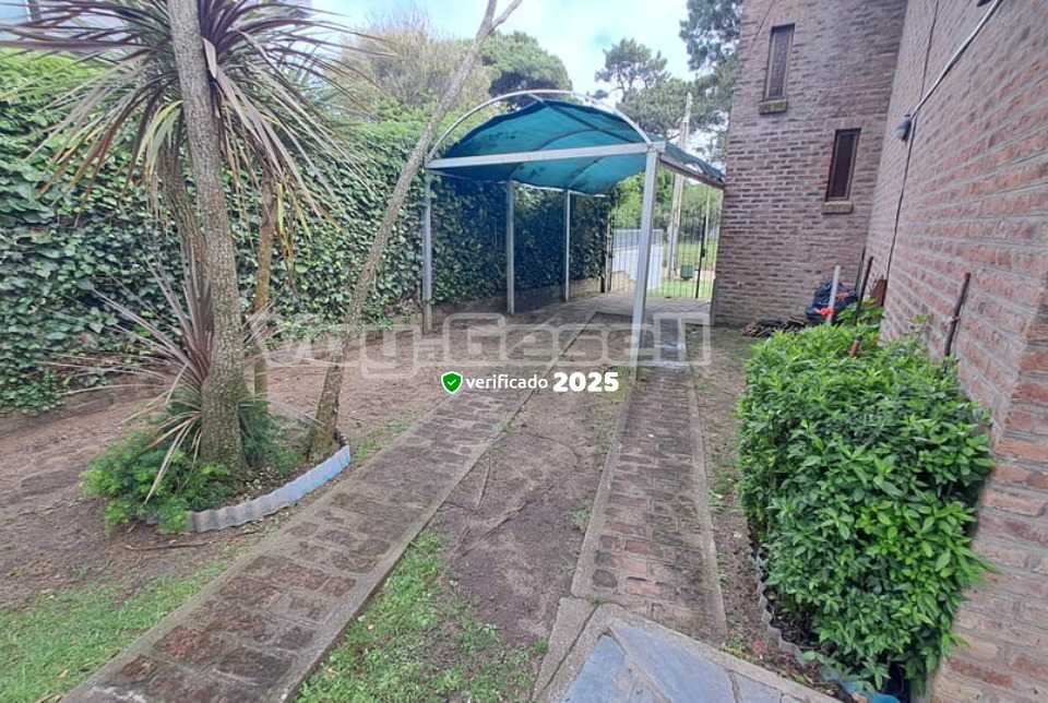 Alquilo Casa Tejas Verdes en Villa Gesell zona Centro a 600 Mts de la Playa