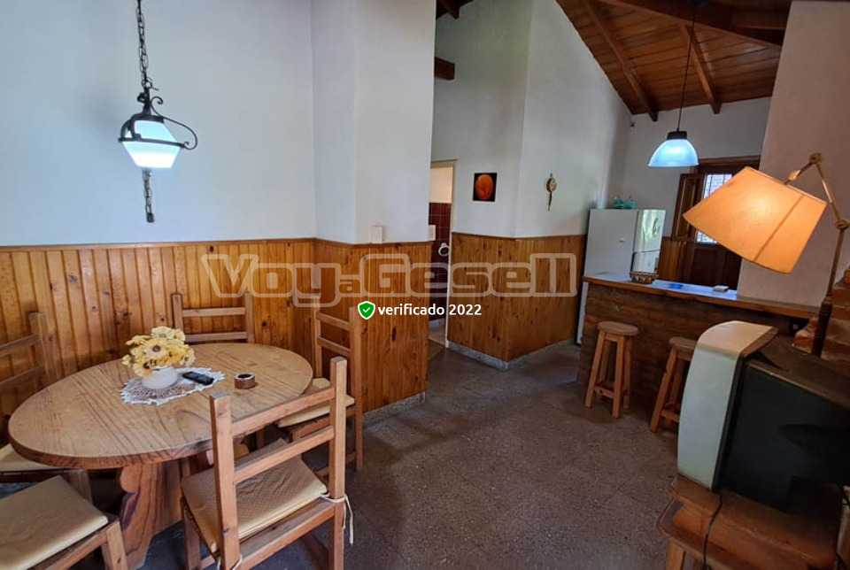 Alquilo Chalet Tia Marta en Villa Gesell zona Sur a 300 Mts de la Playa Comedor Diario