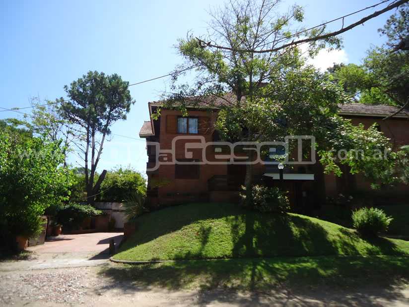 Alquilo Departamento Tres Pinos en Villa Gesell zona Barrio Norte a 240 Mts de la Playa 