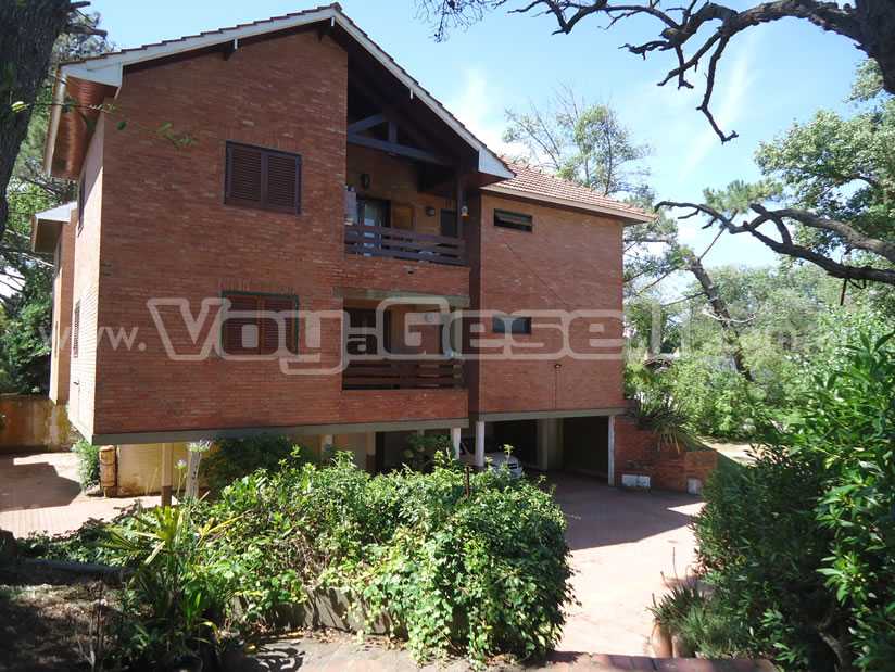 Alquilo Departamento Tres Pinos en Villa Gesell zona Barrio Norte a 240 Mts de la Playa 