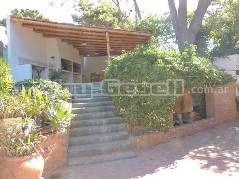 Alquilo Departamento Tres Pinos en Villa Gesell zona Barrio Norte a 240 Mts de la Playa