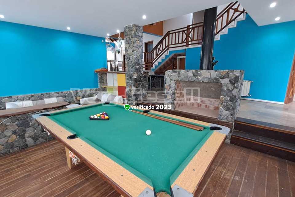 Alquilo Casa Turquesa en Villa Gesell zona Centro a 1200 Mts. de la Playa 