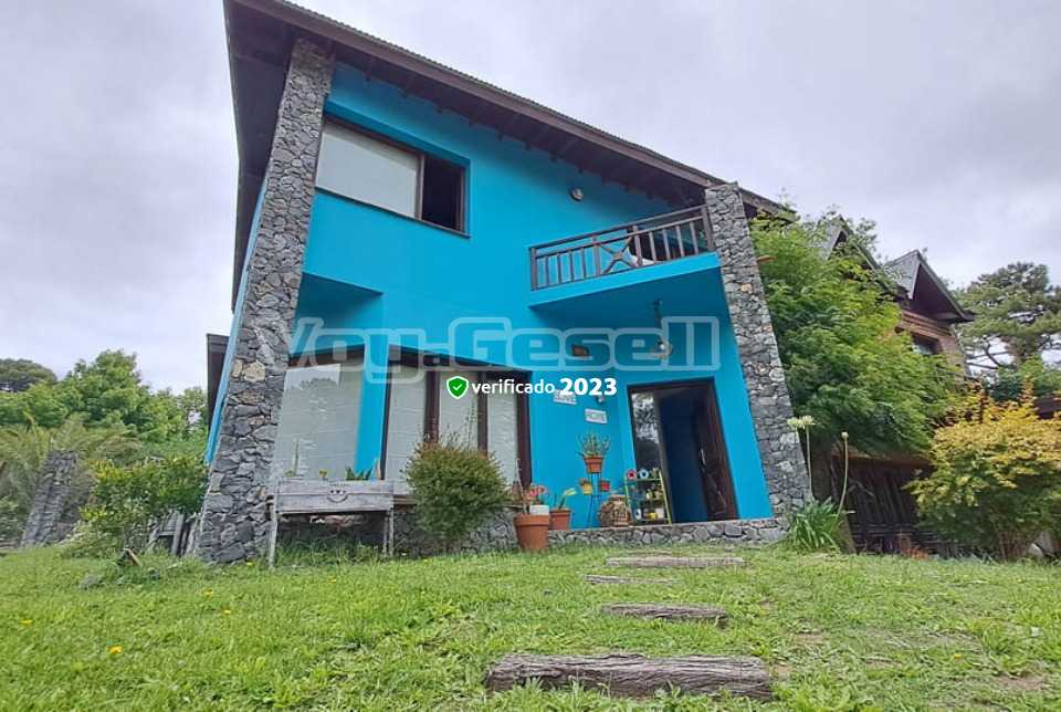 Alquilo Casa Turquesa en Villa Gesell zona Centro a 1200 Mts. de la Playa 