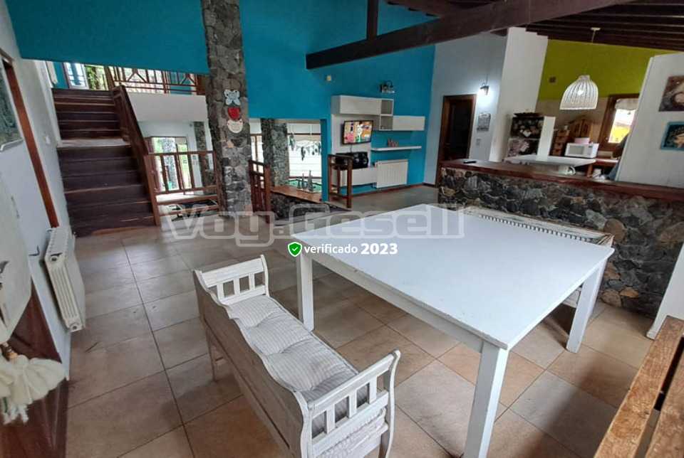 Alquilo Casa Turquesa en Villa Gesell zona Centro a 1200 Mts. de la Playa