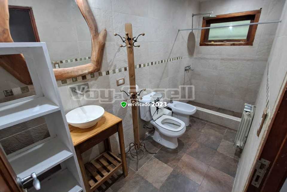 Alquilo Casa Turquesa en Villa Gesell zona Centro a 1200 Mts. de la Playa